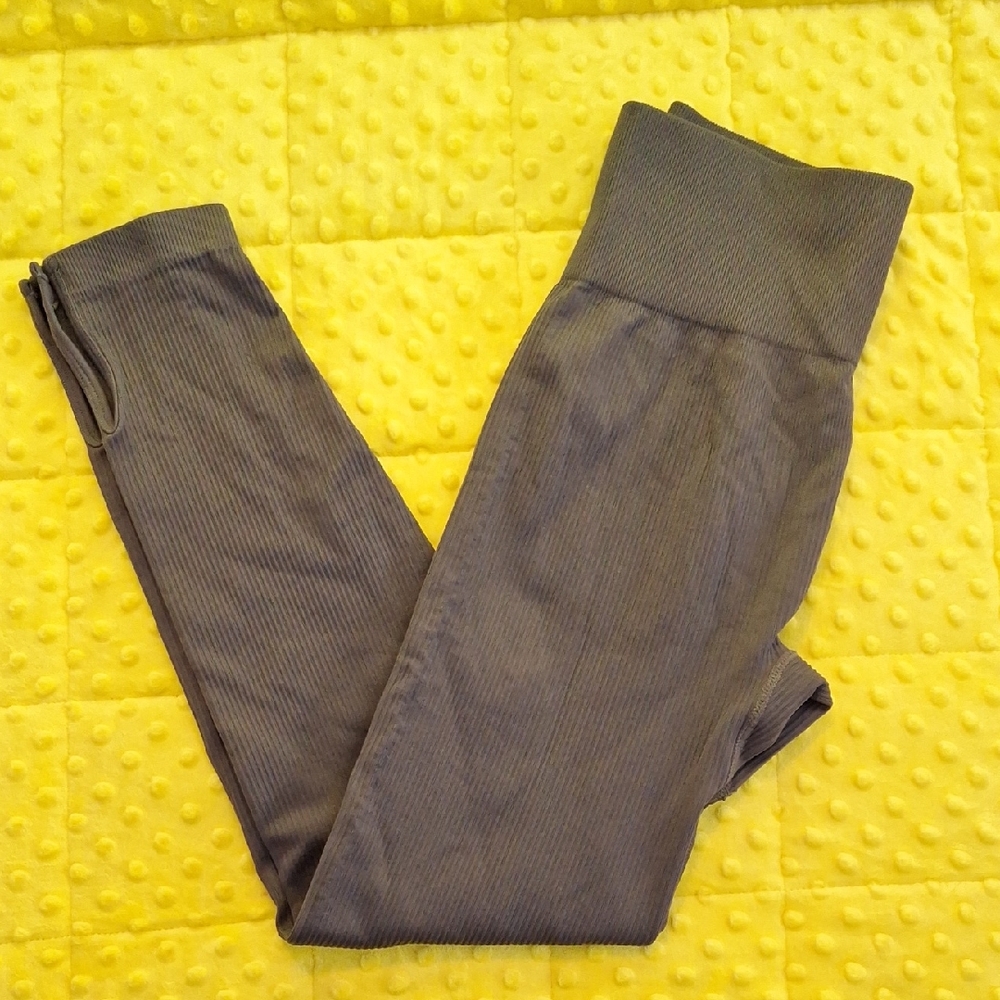 Stylish Kids Ribbed Leggings in Gray